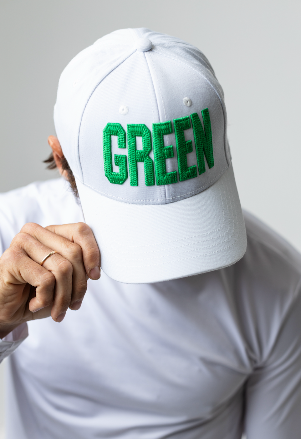 6 BOTTLES GREEN HAT IN WHITE